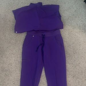 S Petite Zamora Jogger Scrub Bottoms & XXS Rafaela Oversize Scrub Top in Purple